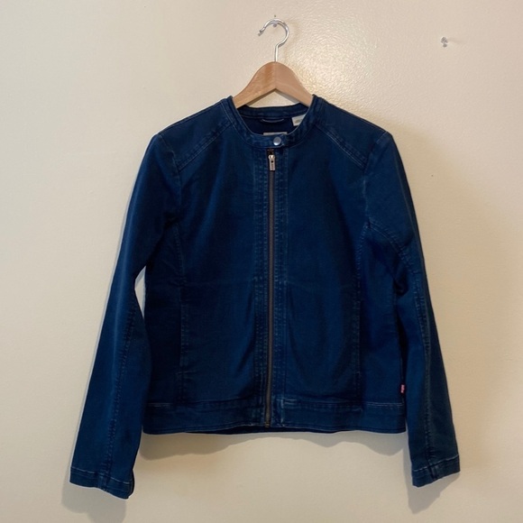 LEVIS BLUE DENIM JACKET . Size M - Picture 1 of 9